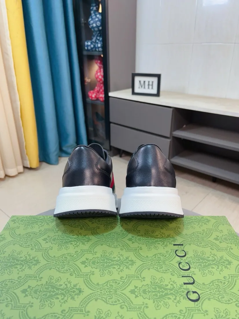 Factory price 420🌹🌹GUCCI [Gucci] New high-end brand of men's shoes, the latest fashionable casual men's shoes, trendy and versatile, relaxed and sporty style, uppers imported from Italy, first-layer cowhide, genuine leather lining and ultra-fine workmanship. Original personalized fashionable rubber wear-resistant outsole, light and comfortable on the foot, size 38-44